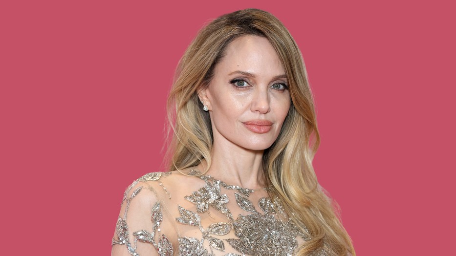 Angelina Jolie meztelenruhája egy igazán bátor divatdöntés volt