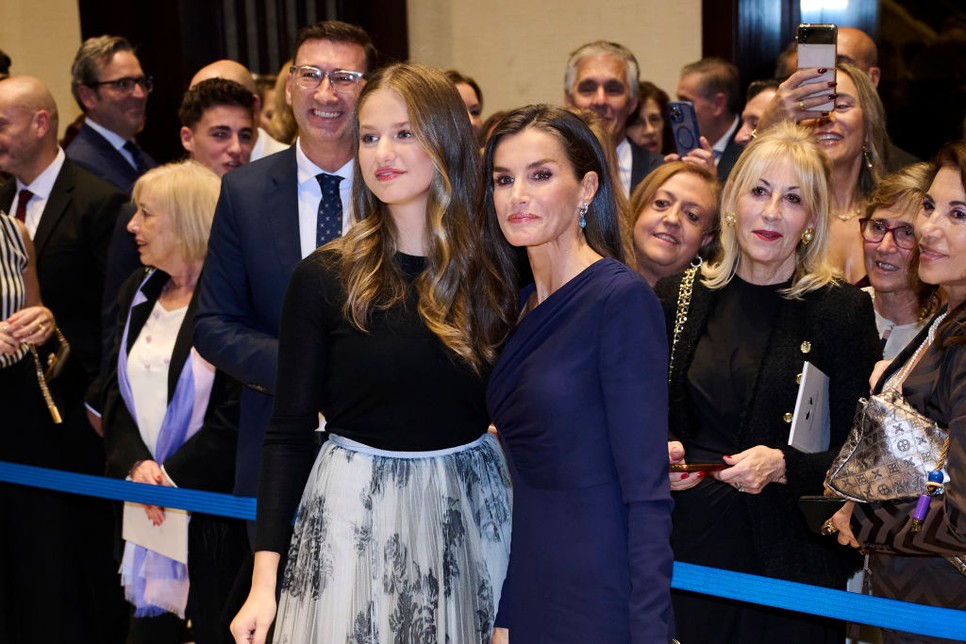 Letícia királyné nagyobbik lányával, Leonóra hercegnővel, aki a trón várományosa