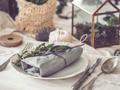 Márvány vágódeszka,  textilszalvéta: így lesz trendi az ebédlőasztalod