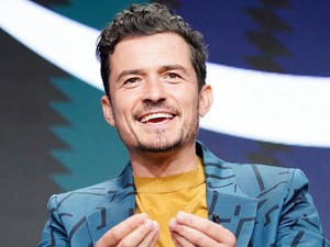 Orlando Bloom kiskutyával, a világ leglazább öltönyében
