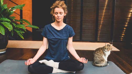 Nem csak egy Balin tartott jógatábor segíthet az újjászületésben - Az otthoni elvonulásnak is számos jótékony hatása lehet