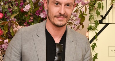 Váratlan visszavonulás! A sztárok egyik kedvenc divattervezője befejezi