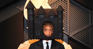 Magyar tervező kiegészítőjét viselte Will Smith fia a Grammy-gálán: a fiatal énekes Abodi Dóra különleges fejdíszében jelent meg