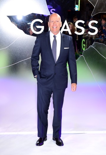 Bruce Willis – 5 gyermek. A színész három lányt nevelt fel Demi Moore-ral, majd később két kislánya született második feleségétől, Emma Hemingtől. A patchwork család megható egységet alkot: gyakran töltik együtt az ünnepeket, és közösen támogatják Bruce-t az egészségi állapotának romlása óta.