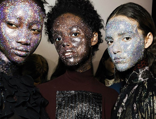 Csillám a modellek arcán