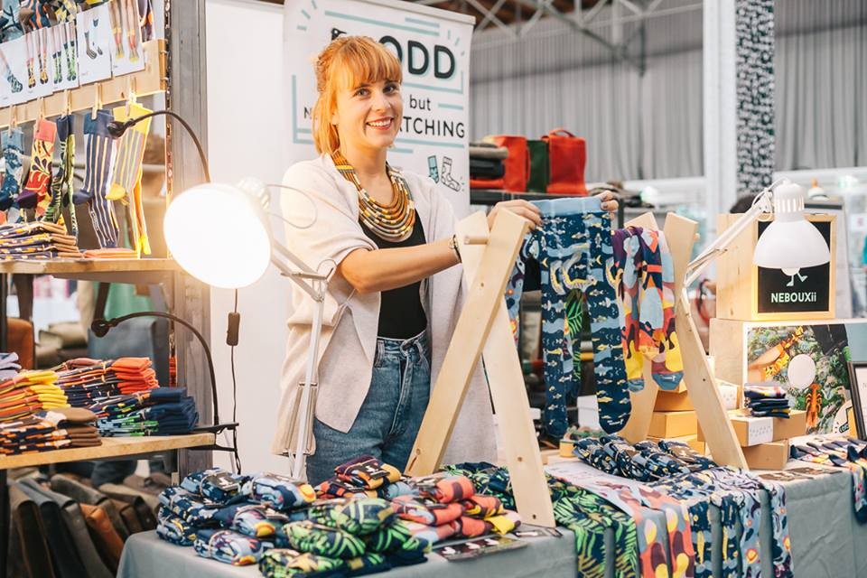 Az alapító, Sipos Eszter, egy ritka kék lábú madárról nevezte el a márkát