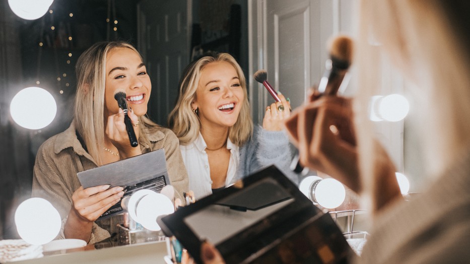 A tökéletes ünnepi smink elkészítése egyszerűbb, mint gondolnád. Mutatjuk!