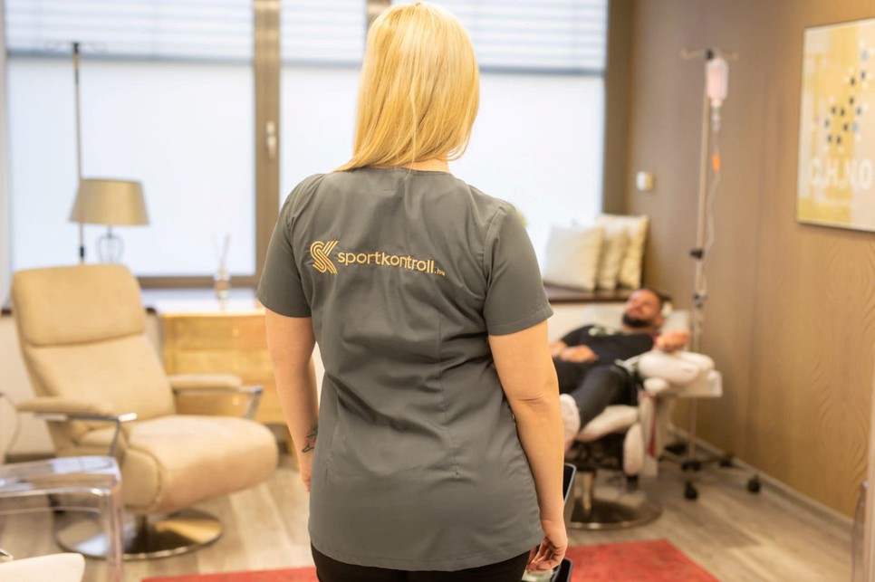 Az infúziókban általában olyan vitaminok találhatók meg, mint az A-B-C-D-E vitamin, magnézium, cink, vas, kalcium, szelén és egyéb antioxidánsok.