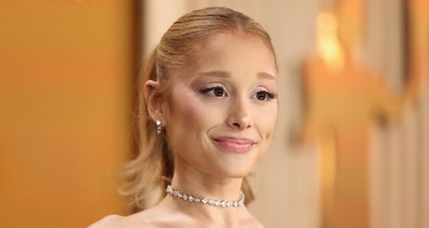 Tényleg ő lenne? Ariana Grande megvált szőke tincseitől, friss fotóján szinte rá sem ismertünk az énekesnőre