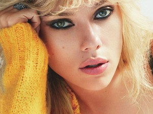 Scarlett Johansson dögös fotósorozata a szülés után