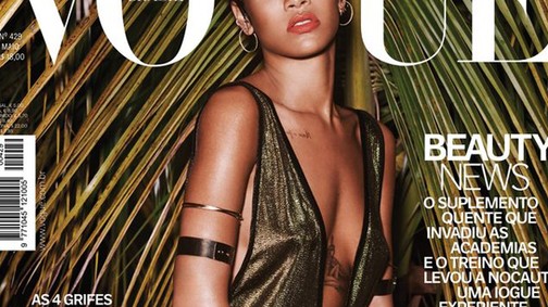 Megint bevállalta a meztelenkedést Rihanna