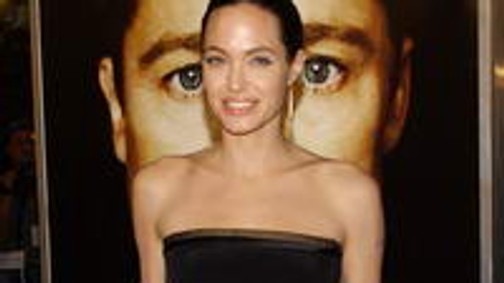 Bréking! Angelina Jolie Madonna helyére lép