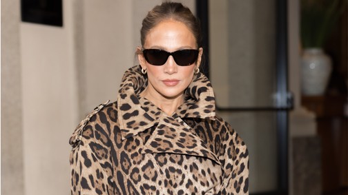 Ez tényleg ő? Szokatlan szettben pózol Jennifer Lopez, hirtelen alig ismertünk rá