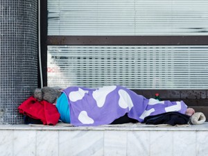 Hogyan lesz egy nőből hajléktalan Magyarországon? Sajnos könnyebben, mint gondolnánk