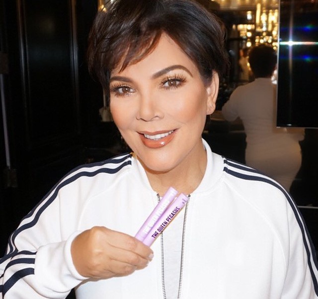 Ezzel a fotóval erősítette meg Kris Jenner Kylie és Khloé terhességét!