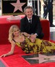 Goldie Hawnt és Kurt Russelt dupla csillag átadási ceremóniával tüntették ki a hollywoodi hírességek sétányán