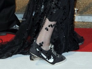 Kristen Stewart szörnyű divatbakija: estélyi és tornacipő