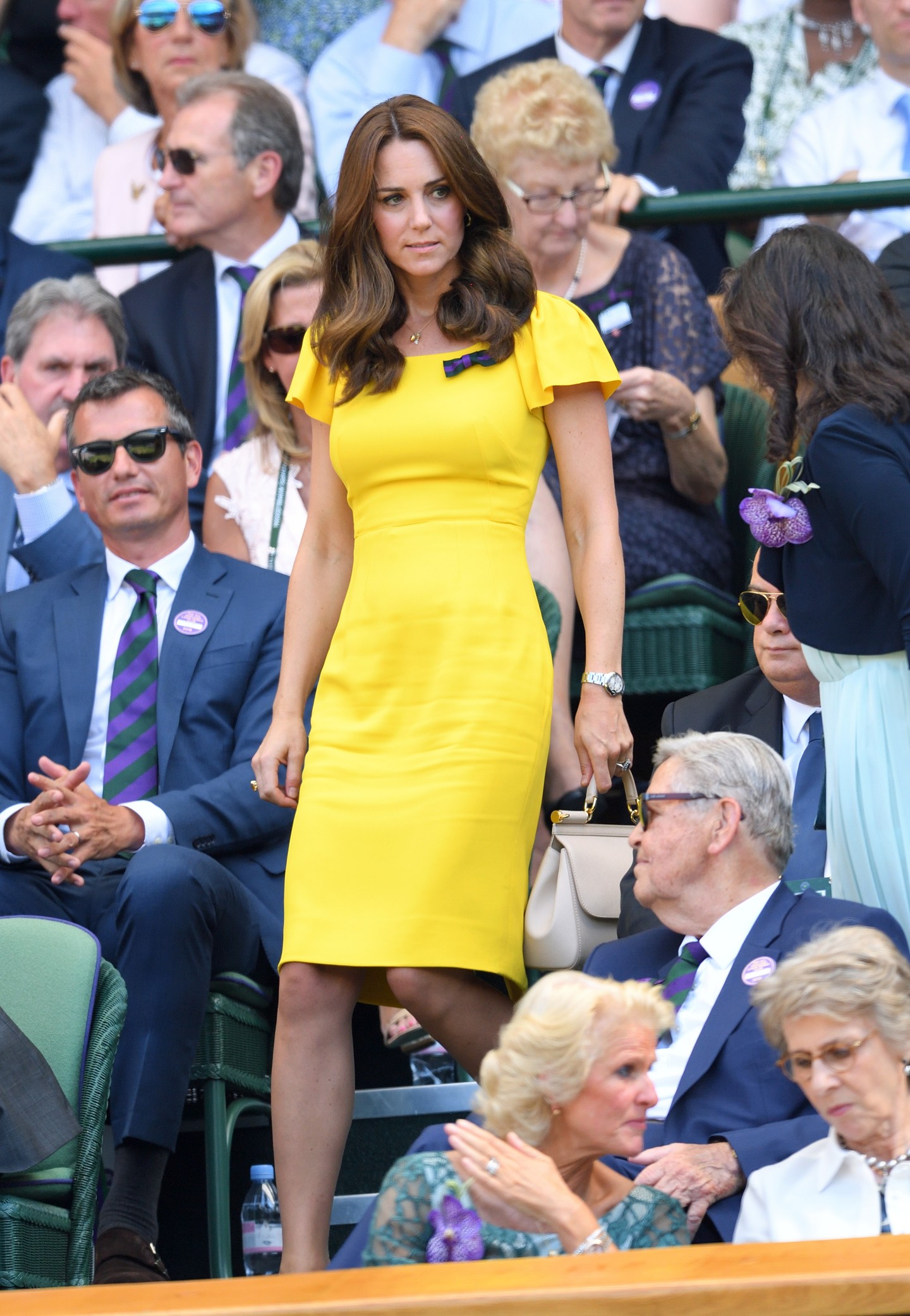 2018 - Nem az első, és nem is az utolsó alakalom, hogy egy élénk citromsárga ruhában jelent meg Wimbledonban Katalin. A Dolce & Gabbana darabot a 2017-es Resort kollekcióból választotta. 