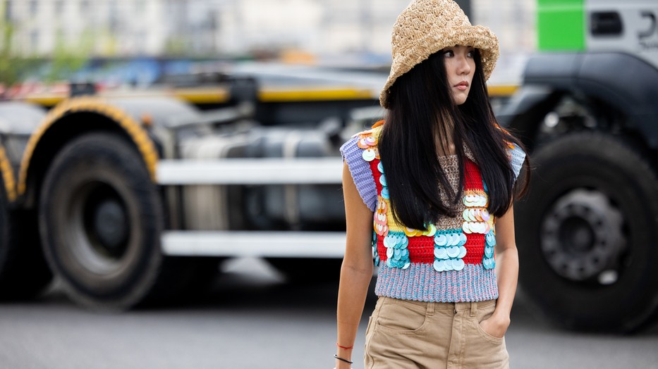 A kötött mellény uralja az idei őszi divatot.