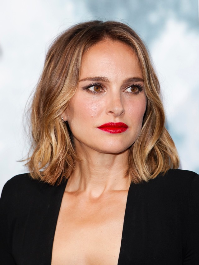 Natalie Portman köldökig kivágott ruhában lépett a vörös szőnyegre