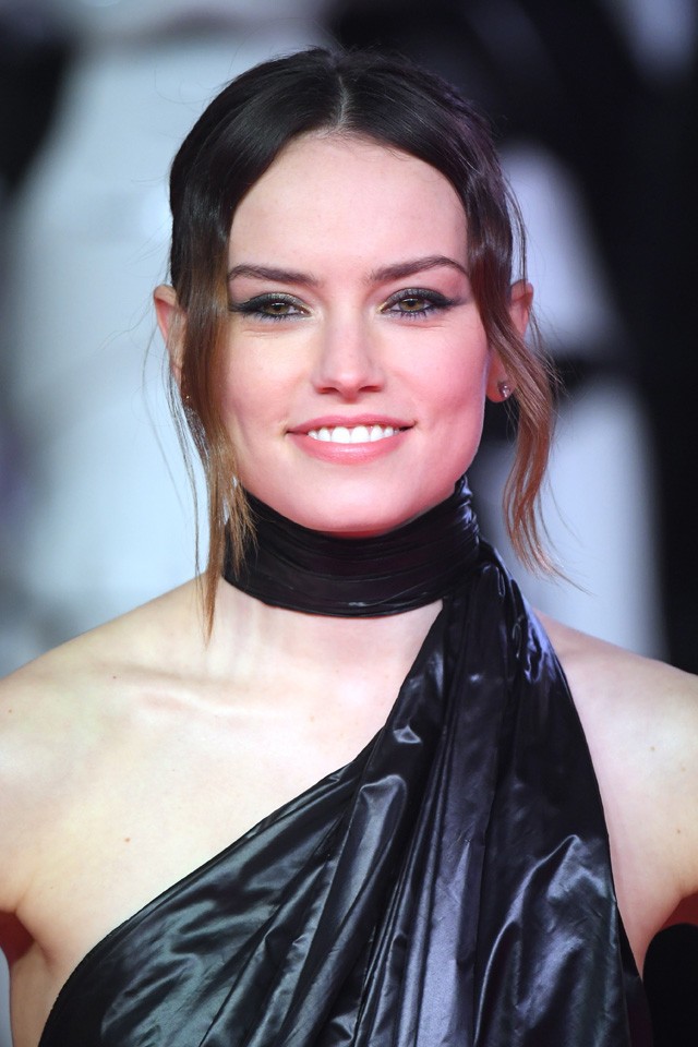Daisy Ridley galaktikus ruhájában gyönyörűbb, mint valaha!