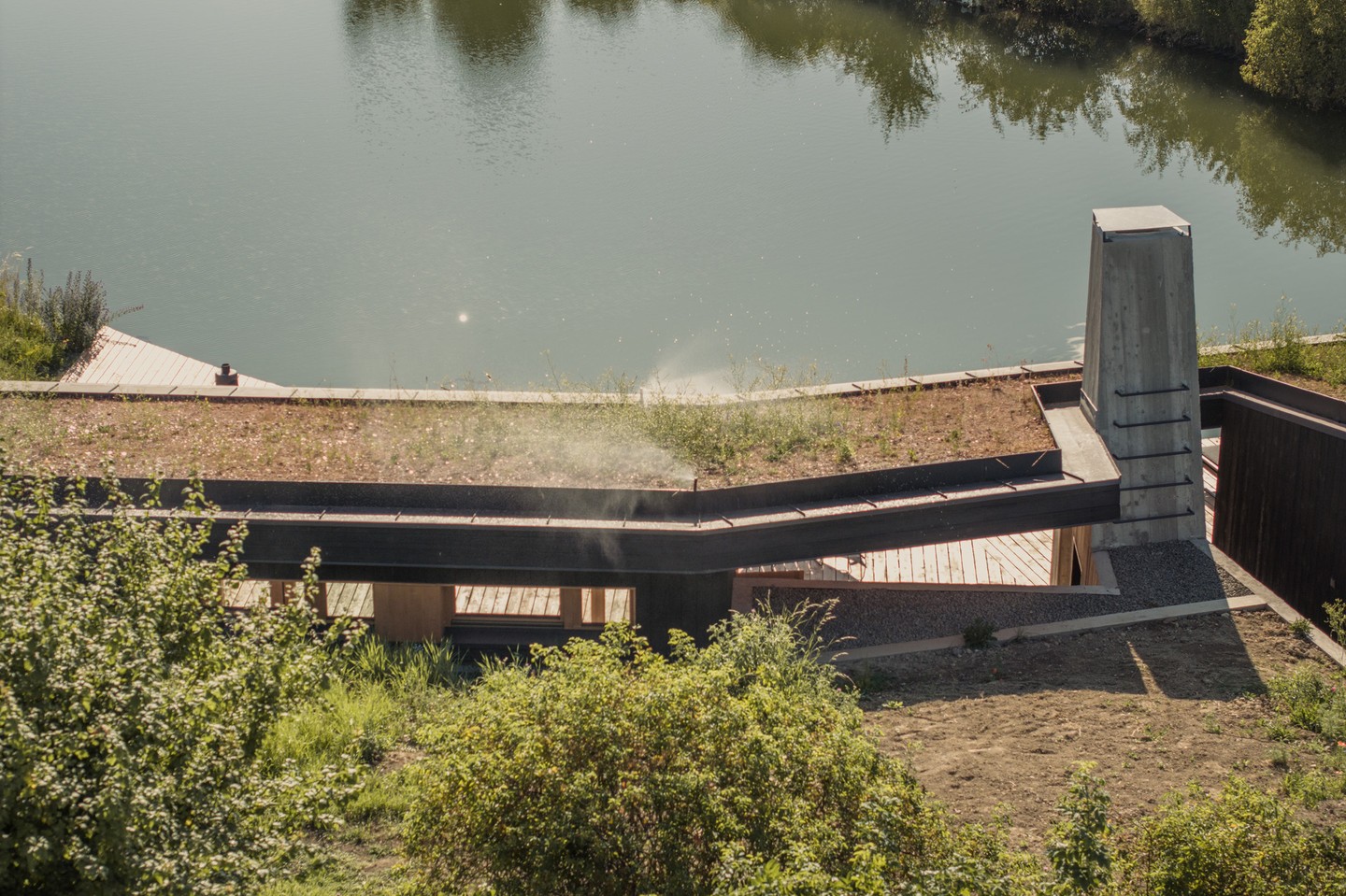 A Hello Wood magyar cég CTL tóparti háza