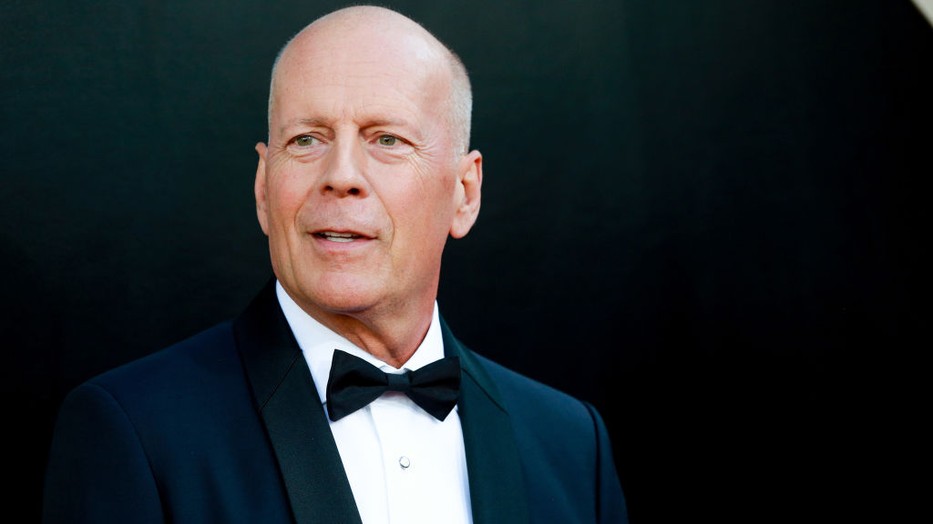 Bruce Willis egy autóban utazva csípték el a lesifotósok