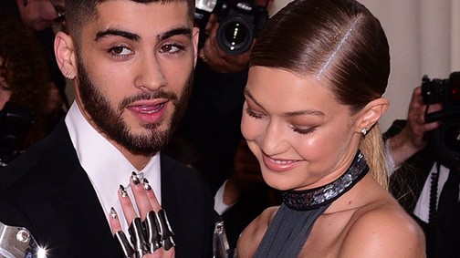 Műköröm félmillióért! Gigi Hadid nem spórolt az élményen!