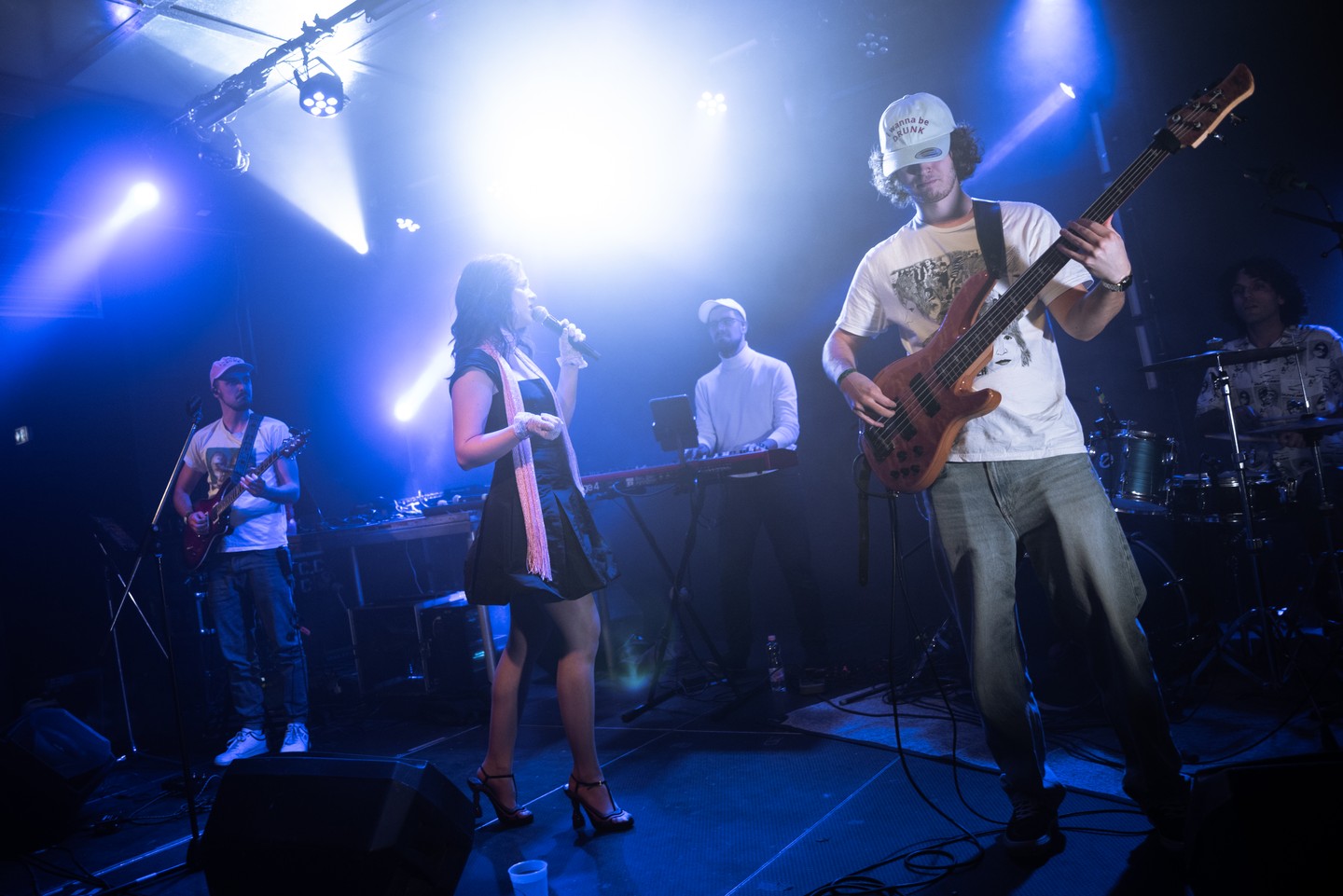 A színpadon Barbibelle mellett fellépett Kollár Dea, Czeglady, Irina, Alszok, Morgana és klou is