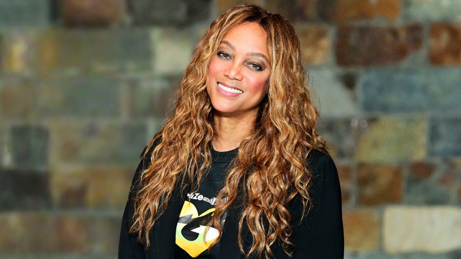 Az 50 éves Tyra Banks húsz év után tért vissza a kifutóra tegnap este