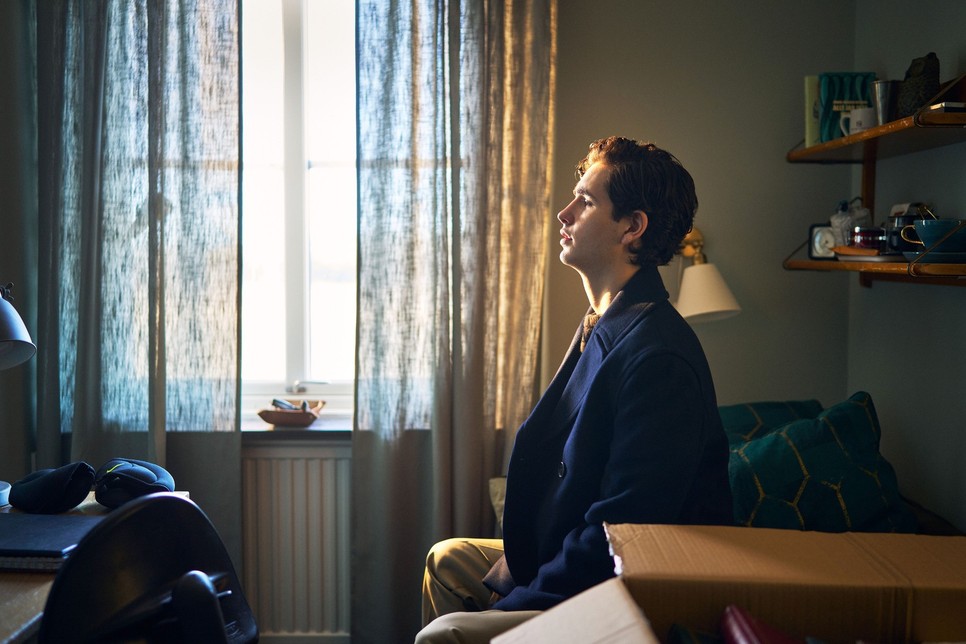 August karaktere elképesztő változáson megy át a Young Royals című sorozatban