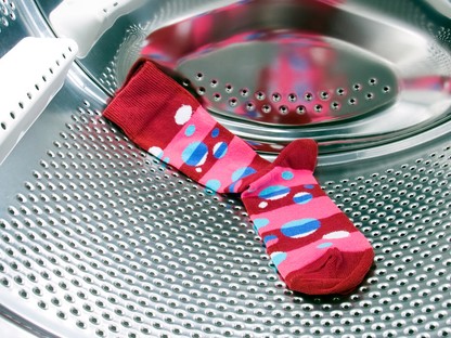 Mutatjuk, hová tűnnek el a zoknik a mosógépedből! Nem fogsz hinni a szemednek!