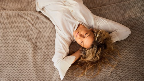 Az Alzheimer-kór korai jele lehet, ha így alszol: szakemberek hívták fel a figyelmet a tünetre