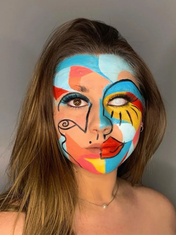 Ezeket a nonfiguratív, színes díszítéseket még maga Picasso is megirigyelné 
