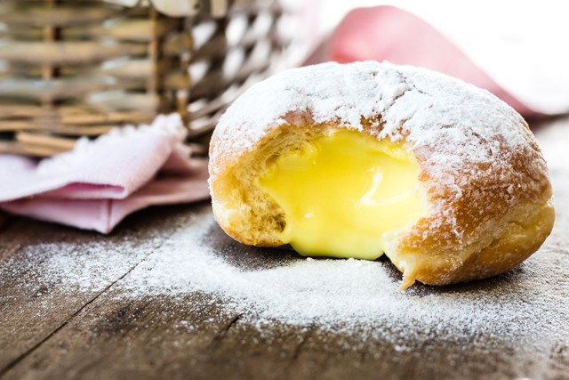 Házi vaníliakrémmel töltött fánk: már a gondolatától is összefut a nyál a szánkban