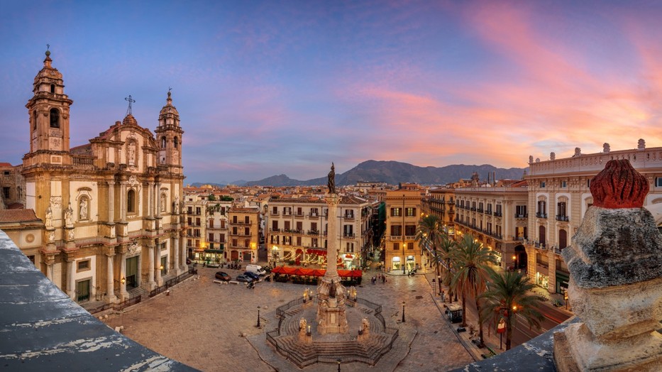 Pezsgő kulturális élet, ínycsiklandó ételek.