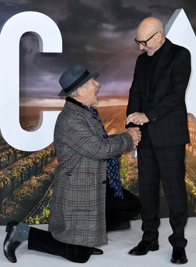 Sir Ian McKellen és Sir Patrick Stewart vörös szőnyeges csókcsatáját csak imádni lehet