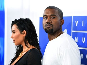 Kiderült, miért nem kísérte el feleségét Kanye West a Met gálára!