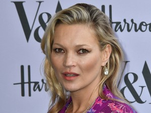 Kate Moss délután még velünk csevegett, aztán elment egyet partizni