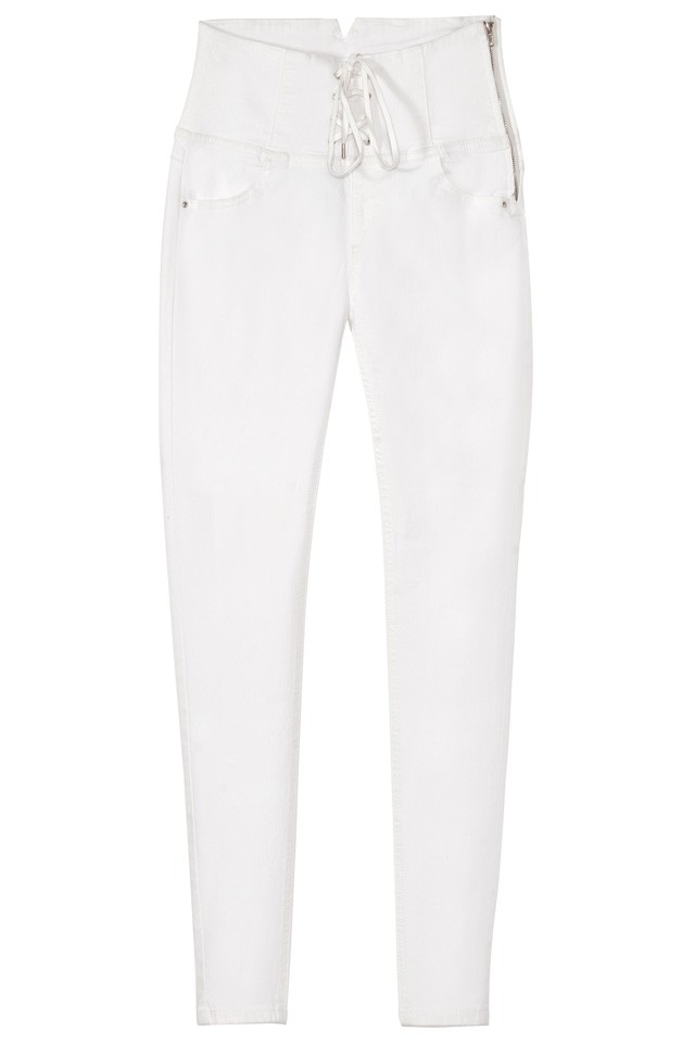 Fehér mindenek felett! Öltözz tetőtől talpig fehérbe ezen a nyáron, ahogy a kedvenc sztárjaid is teszik