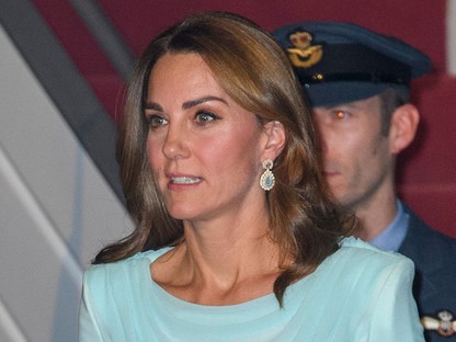 Kate Middleton a legnagyobb természeteséggel is lélegzetelállító, így érkezett meg Pakisztánba
