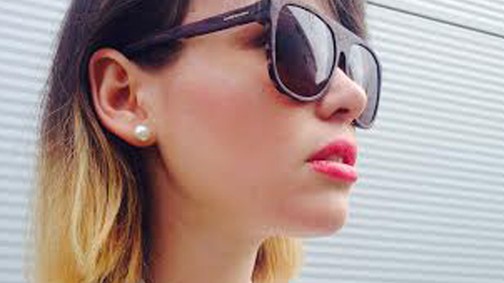 Malév blúzban a dizájner!