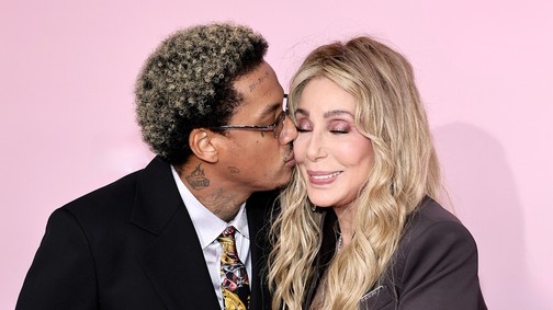 Itt tart most Cher és 40 évvel fiatalabb párja kapcsolata, ő maga vallott róla