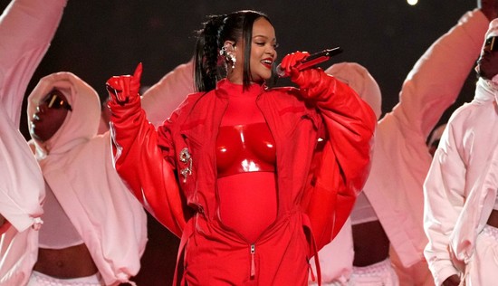 Szakértő válaszol, mennyire volt necces Rihanna állapotos Super Bowl fellépése