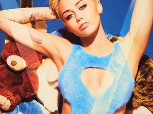 Plüssbody! Ebben feszít Miley Cyrus