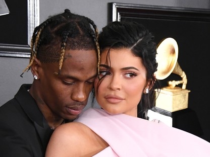 Ajajj: Kylie Jenner félrelépéssel vádolja Travis Scottot