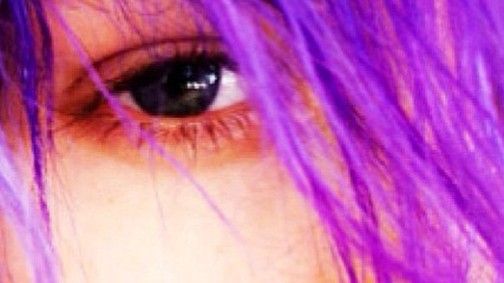 A rebellis modell 7 évesen kezdte a manikűrözést