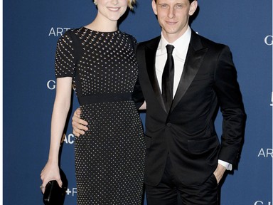 Szingli anyuka lett a legdögösebb hollywoodi vörös