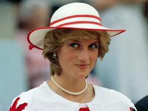 4 szett Diana hercegnétől, amit tökéletesen leutánoztak A korona című sorozatban