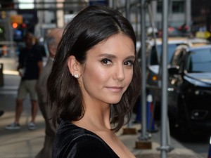 Annyira bájos Nina Dobrev ebben a tökéletes kis feketében